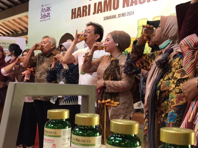 
					Menyambut Hari Jamu Nasional, Sido Muncul Mengundang 100 Penjual Jamu Ke Pabrik Sido Muncul Di Semarang