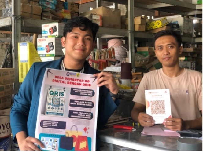 
					Mahasiswa KKN Undip Ajak Masyarakat Desa Gemantar Gunakan QRIS, Transaksi Jadi Lebih Mudah