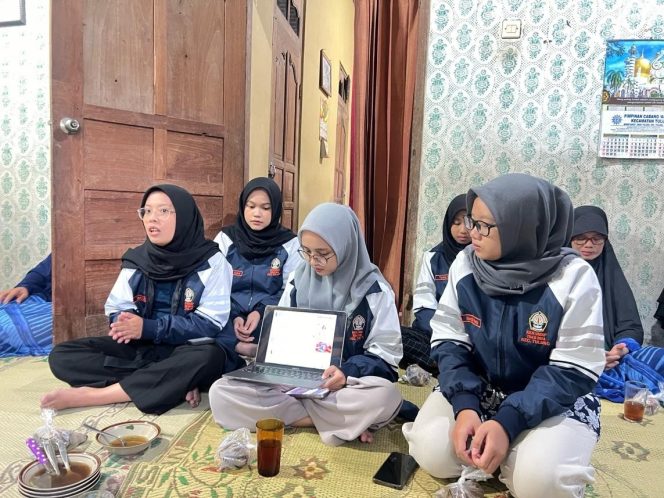
					Mahasiswa KKN Undip Edukasi Terkait Pengelolaan Obat-Obatan di Rumah dengan Metode “DAGUSIBU”