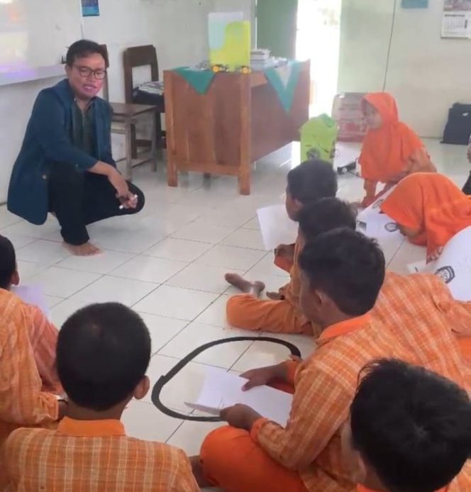 
					Menarik! Mahasiswa KKN Undip Mengenalkan Serta Melakukan Pelatihan Membuat Robot Mainan Sederhana Kepada Anak Dusun Wonokerto
