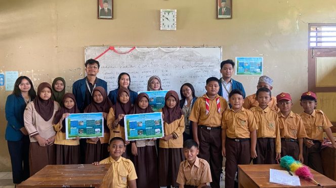 
					Pengenalan Situs Bersejarah: Mahasiswa KKN UNDIP Buat Poster yang Berisikan Informasi mengenai Situs