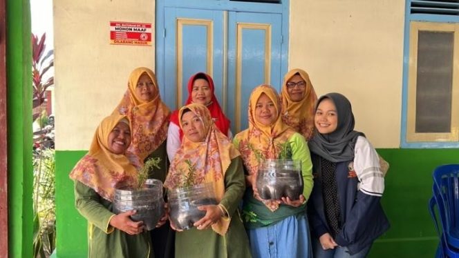 
					Mengubah Sampah Plastik Menjadi Pot Tanaman: Strategi Pengelolaan Limbah dan Pertanian Modern