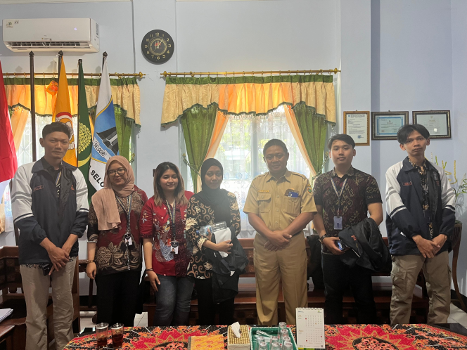 
					Pelatihan Program Pengembangan Diri dan Karir “Update Your Self” Di SMP 1 Selogiri oleh Tim II KKN Undip Tahun 2024