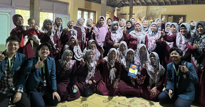 
					Pinjol Merajalela, Mahasiswa KKN Tim II Undip Berikan Edukasi di kelompok PKK