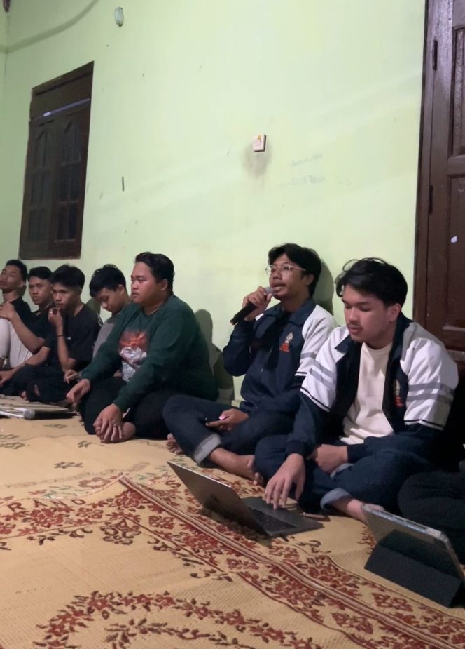 
					Mahasiswa KKN Tim II di Desa Tulung Edukasi Bahaya Judi Online di Kelompok Remaja