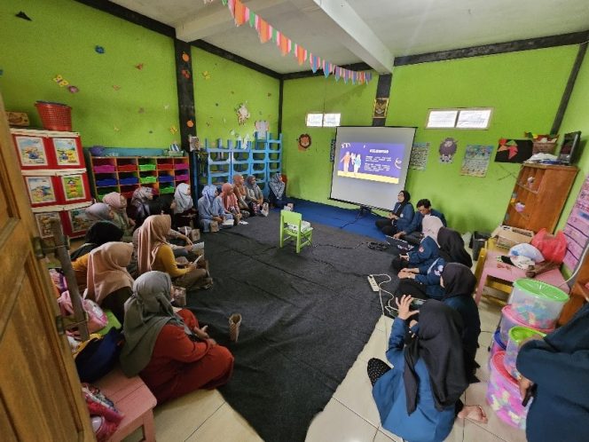 
					Pelatihan Mindful Parenting: Mahasiswa KKN UNDIP Bekali Guru dan Orang Tua Keterampilan Manajemen Stres Pengasuhan