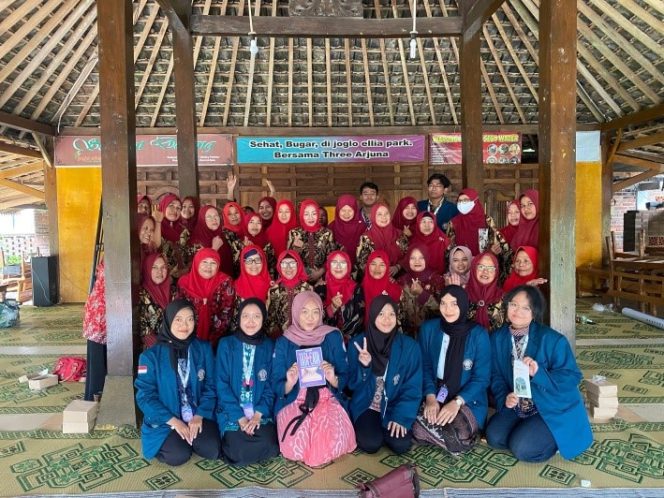 
					QRIS Hadir di Desa Kalinegoro: Ibu-Ibu Kader PKK Kini Lebih Mudah Bertransaksi