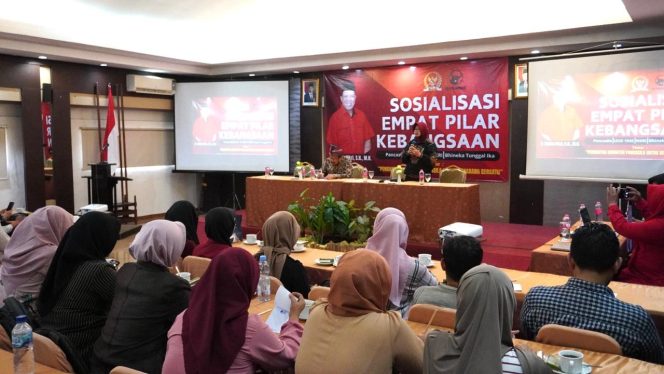
					Demokratisasi dalam Pilkada dijamin oleh Konstitusi UUD NRI 1945