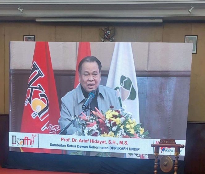 
					IKAFH Undip Gelar Munas ke-3, Prof Arief Hidayat Ingatkan Alumni bahwa Hukum Tidak untuk Diperjualbelikan